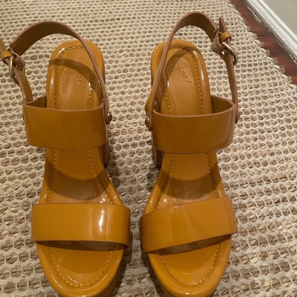Joie wooden tan platform heels - Picture 4 of 5
